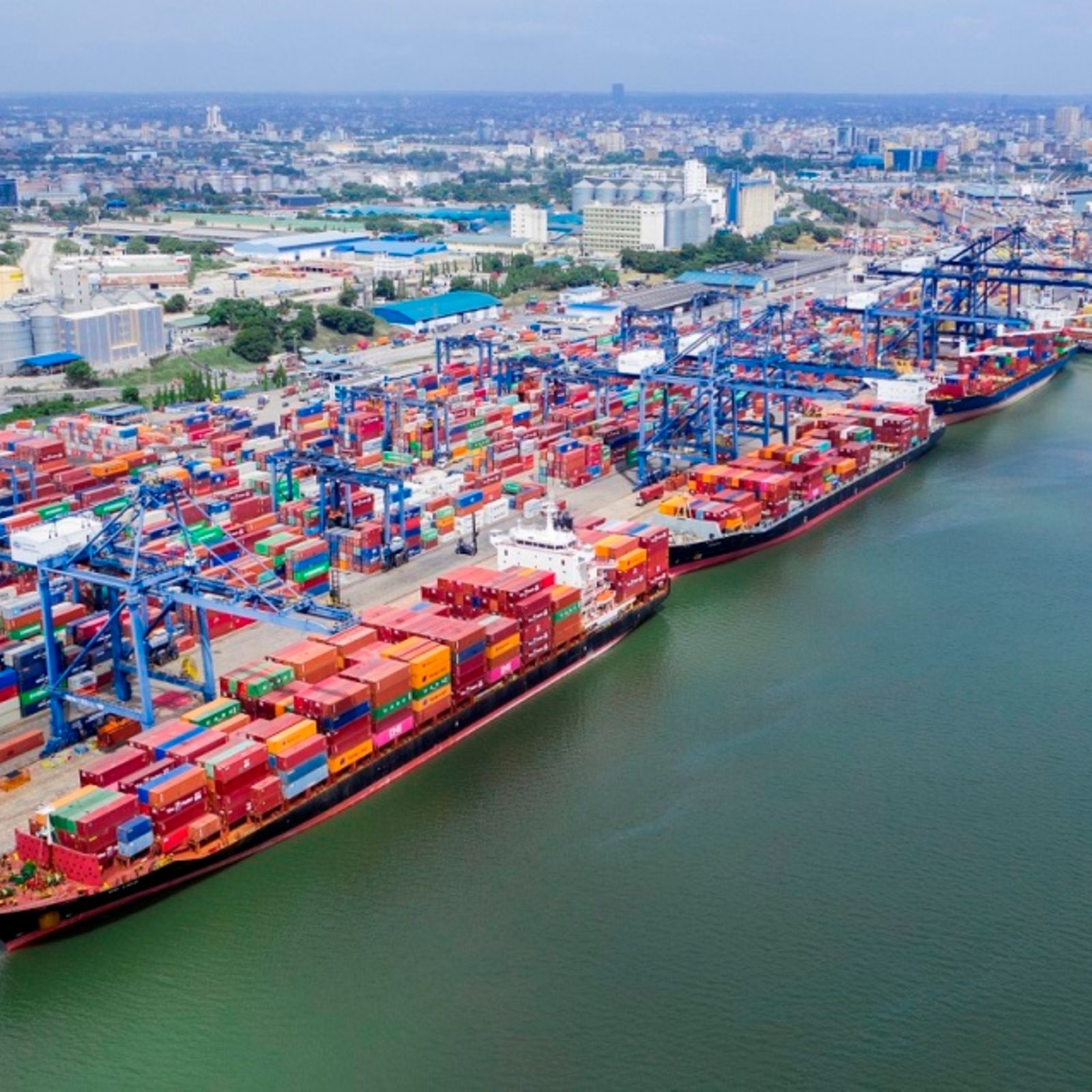 Container loading Dar es Salaam port